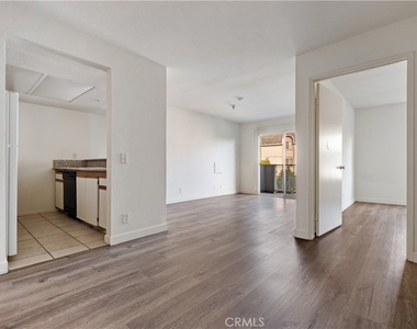 1246 W 30th Street W - Photo Thumbnail 1