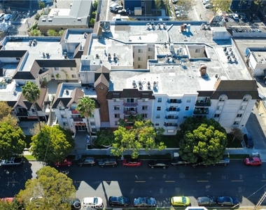 1246 W 30th Street W - Photo Thumbnail 16
