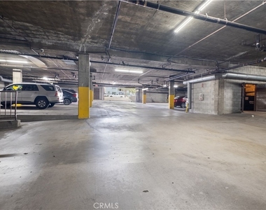 433 S Manhattan Place - Photo Thumbnail 21