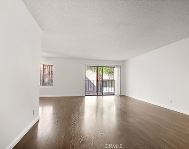 433 S Manhattan Place - Photo Thumbnail 5