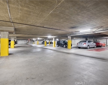433 S Manhattan Place - Photo Thumbnail 22