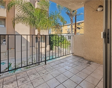 433 S Manhattan Place - Photo Thumbnail 15