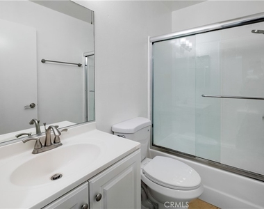 433 S Manhattan Place - Photo Thumbnail 12