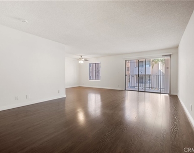 433 S Manhattan Place - Photo Thumbnail 6