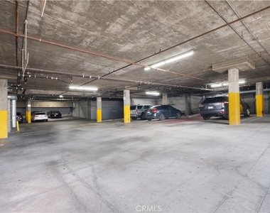 433 S Manhattan Place - Photo Thumbnail 23
