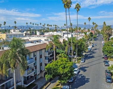 433 S Manhattan Place - Photo Thumbnail 18
