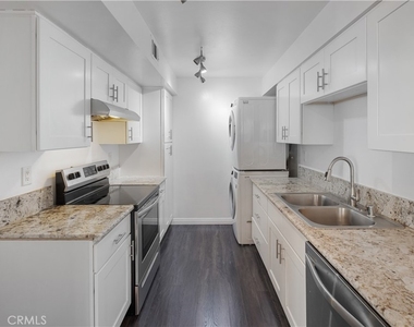 433 S Manhattan Place - Photo Thumbnail 3