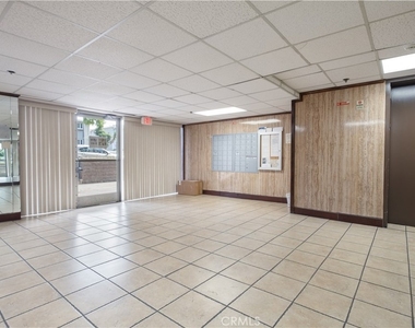 433 S Manhattan Place - Photo Thumbnail 16