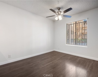433 S Manhattan Place - Photo Thumbnail 7