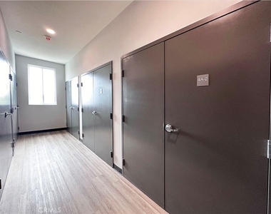 101 S Chapel Avenue - Photo Thumbnail 8