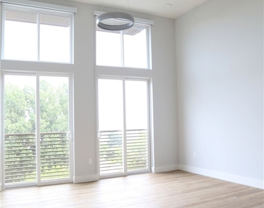 101 S Chapel Avenue - Photo Thumbnail 5
