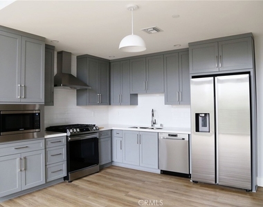 101 S Chapel Avenue - Photo Thumbnail 1