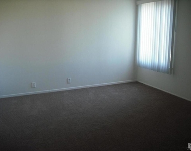 2530 B El Dorado Avenue - Photo Thumbnail 4