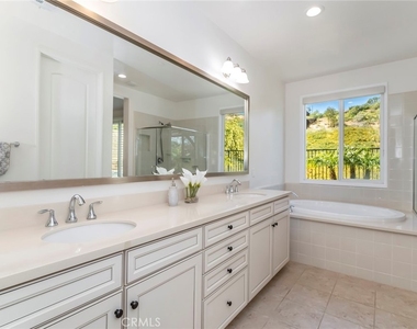 28629 Farrier - Photo Thumbnail 18