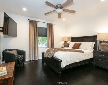 5825 Fulton Avenue - Photo Thumbnail 21