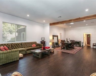5825 Fulton Avenue - Photo Thumbnail 3