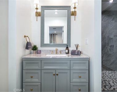 5825 Fulton Avenue - Photo Thumbnail 18