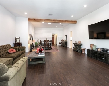 5825 Fulton Avenue - Photo Thumbnail 5