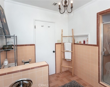 5825 Fulton Avenue - Photo Thumbnail 24