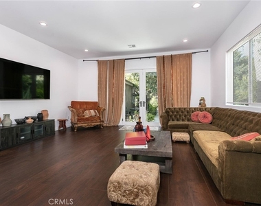 5825 Fulton Avenue - Photo Thumbnail 4