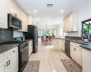 5825 Fulton Avenue - Photo Thumbnail 13