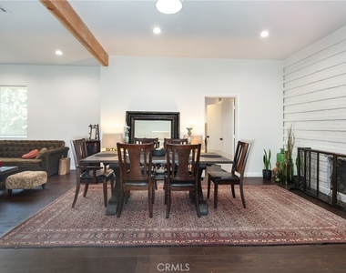 5825 Fulton Avenue - Photo Thumbnail 8