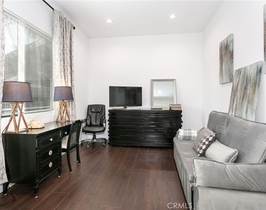 5825 Fulton Avenue - Photo Thumbnail 25