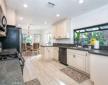 5825 Fulton Avenue - Photo Thumbnail 14