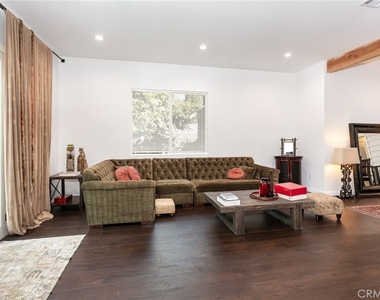 5825 Fulton Avenue - Photo Thumbnail 6