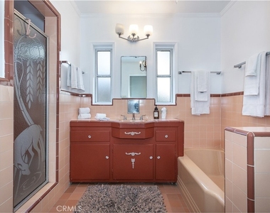 5825 Fulton Avenue - Photo Thumbnail 23