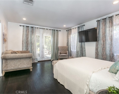5825 Fulton Avenue - Photo Thumbnail 17