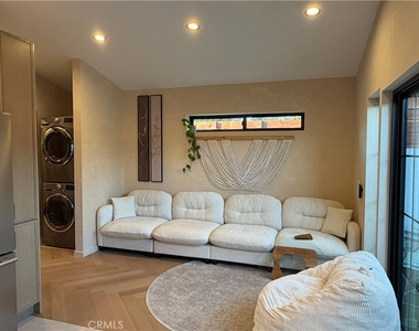 6632 Fulton Avenue - Photo Thumbnail 3