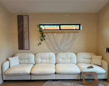 6632 Fulton Avenue - Photo Thumbnail 5