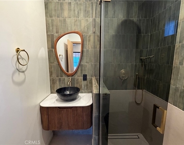 6632 Fulton Avenue - Photo Thumbnail 8