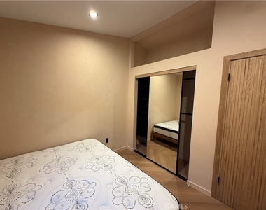 6632 Fulton Avenue - Photo Thumbnail 12