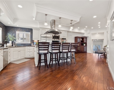 1077 10th Street - Photo Thumbnail 4
