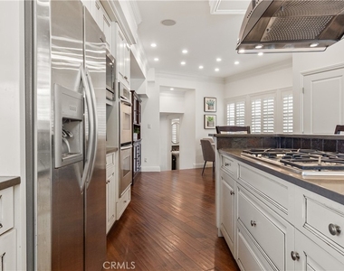 1077 10th Street - Photo Thumbnail 9