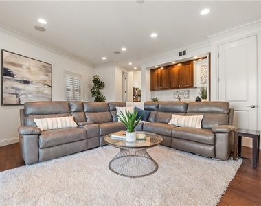 1077 10th Street - Photo Thumbnail 5