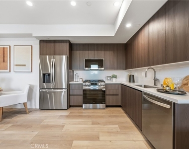 150 S Oak Knoll Avenue - Photo Thumbnail 6