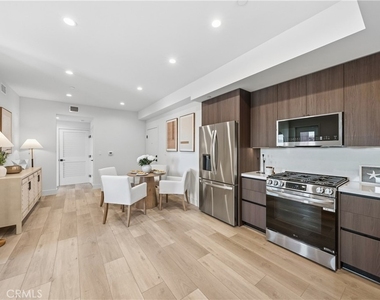 150 S Oak Knoll Avenue - Photo Thumbnail 4