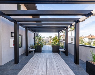 150 S Oak Knoll Avenue - Photo Thumbnail 21