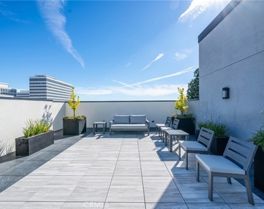 150 S Oak Knoll Avenue - Photo Thumbnail 20