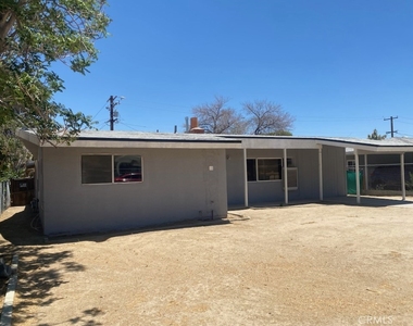 6963 Tamarisk Avenue - Photo Thumbnail 9