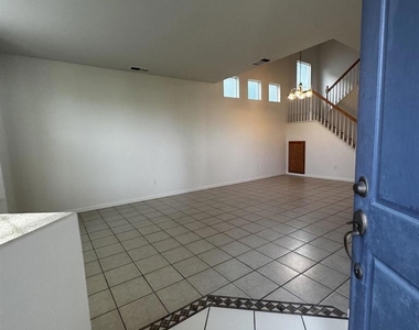 8224 Shay Cir - Photo Thumbnail 4
