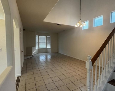 8224 Shay Cir - Photo Thumbnail 7