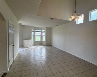 8224 Shay Cir - Photo Thumbnail 5