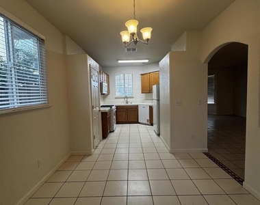 8224 Shay Cir - Photo Thumbnail 10
