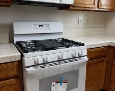 8224 Shay Cir - Photo Thumbnail 14