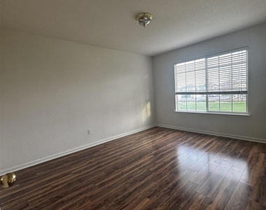 8224 Shay Cir - Photo Thumbnail 27