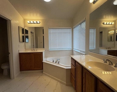 8224 Shay Cir - Photo Thumbnail 23